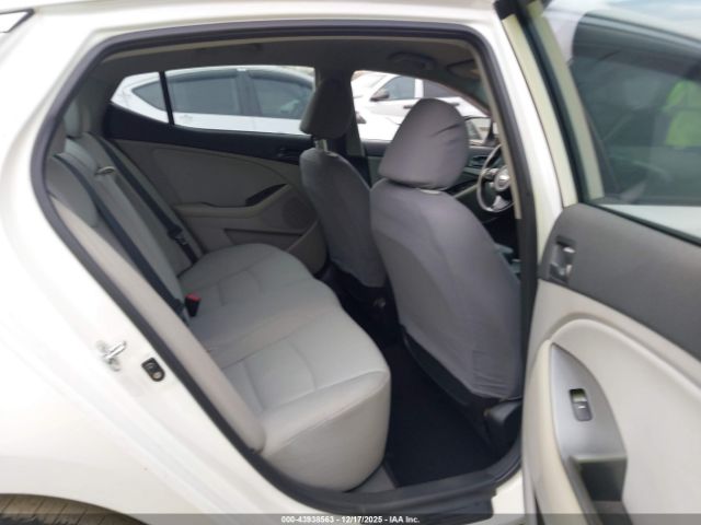 Kia Optima Lx Image 11