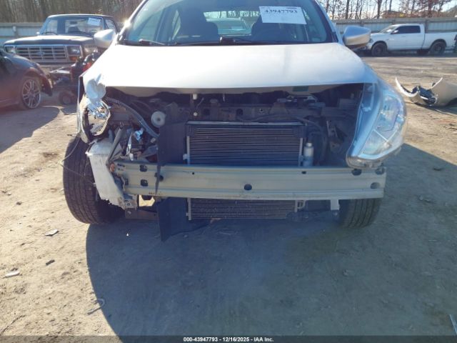 Nissan Versa 1.6 S+ Image 5