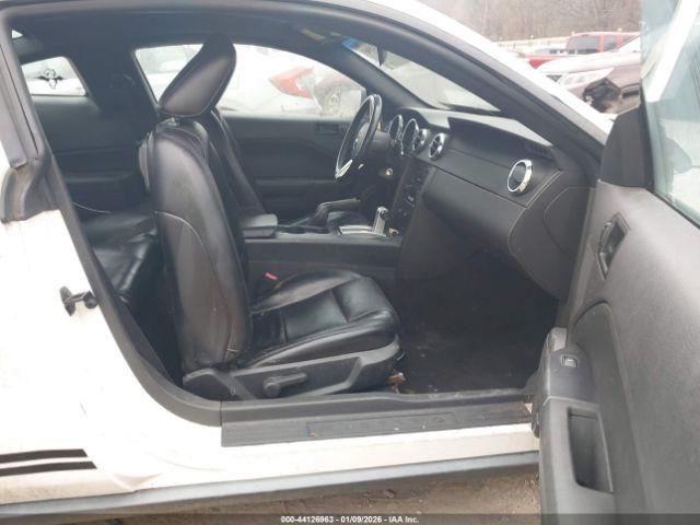 Ford Mustang Image 7