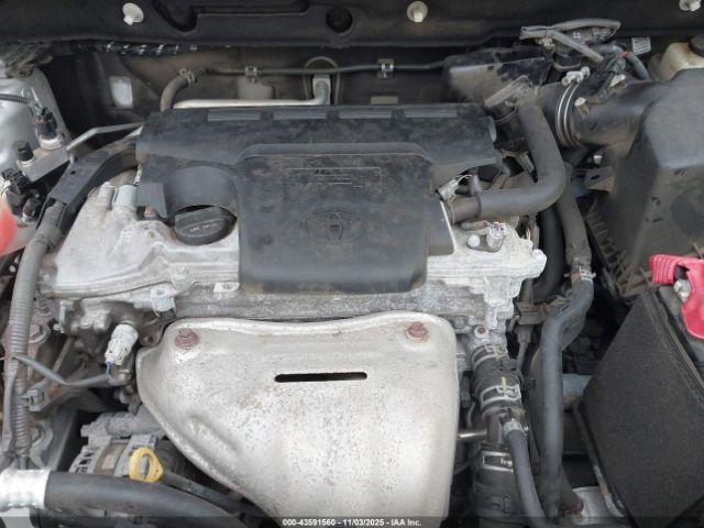 Toyota RAV4 Limited Image 12