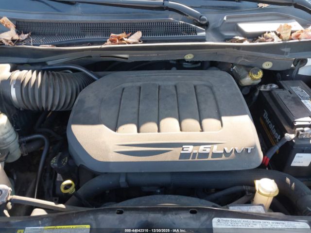 Chrysler Town & Country Touring Image 7