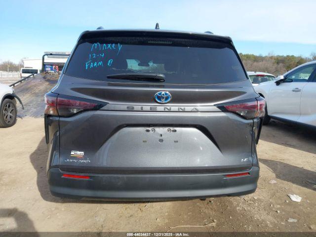 Toyota Sienna Le Image 13