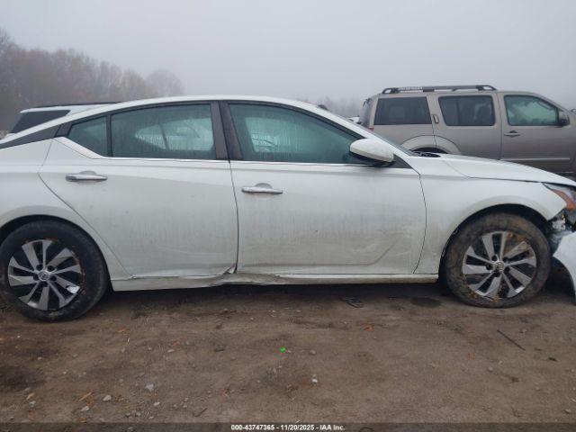 Nissan Altima S Fwd Image 9