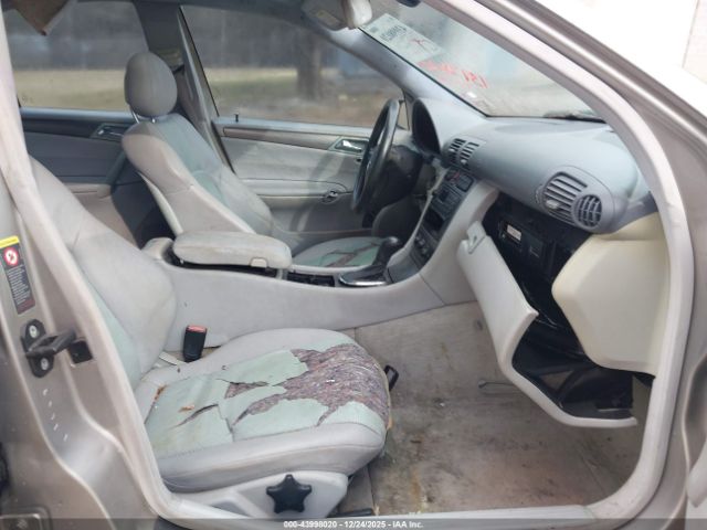 Mercedes-Benz C-Class Image 3