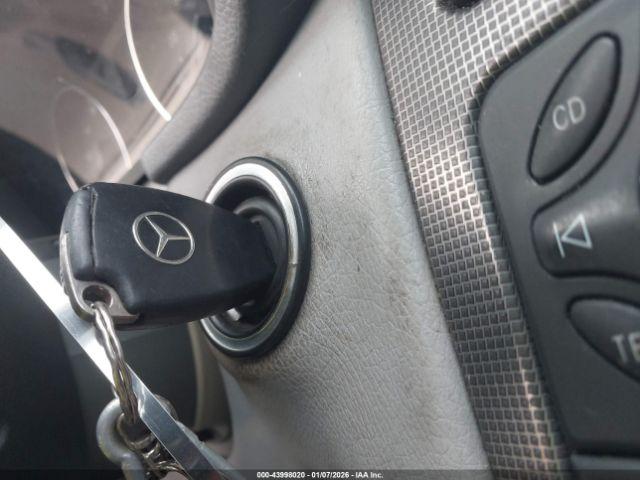 Mercedes-Benz C-Class Image 9