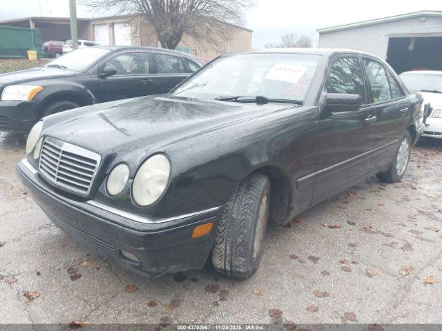 Mercedes-Benz E-Class Image 3