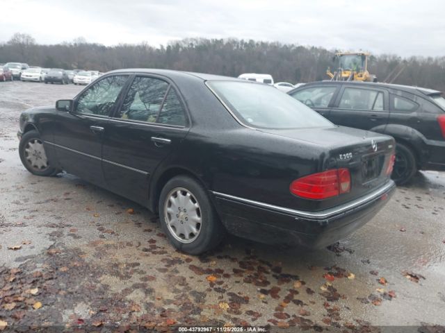 Mercedes-Benz E-Class Image 2