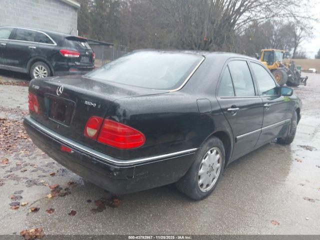 Mercedes-Benz E-Class Image 4