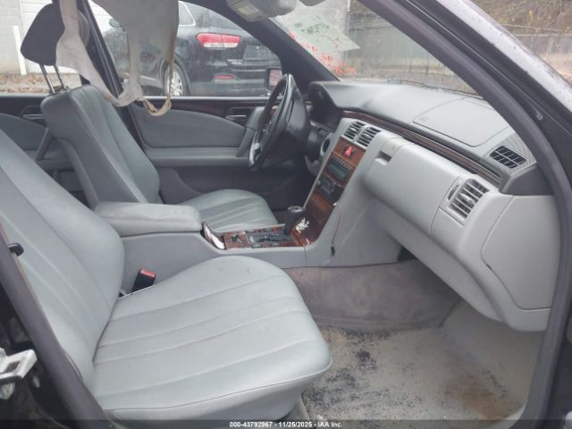 Mercedes-Benz E-Class Image 9