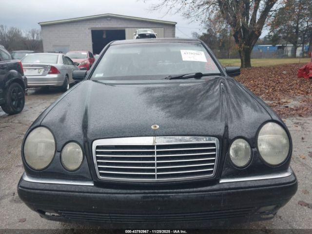 Mercedes-Benz E-Class Image 11